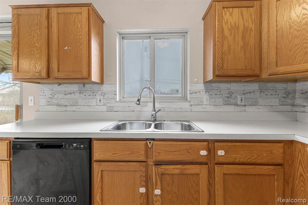 2714 Hallman Avenue, Waterford, MI 48328 — Photo 12