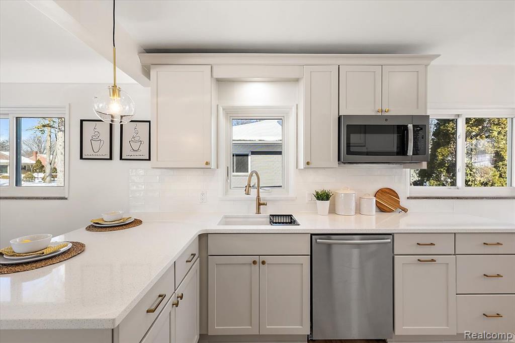 31060 E Rutland Street, Beverly Hills, MI 48025 — Photo 12