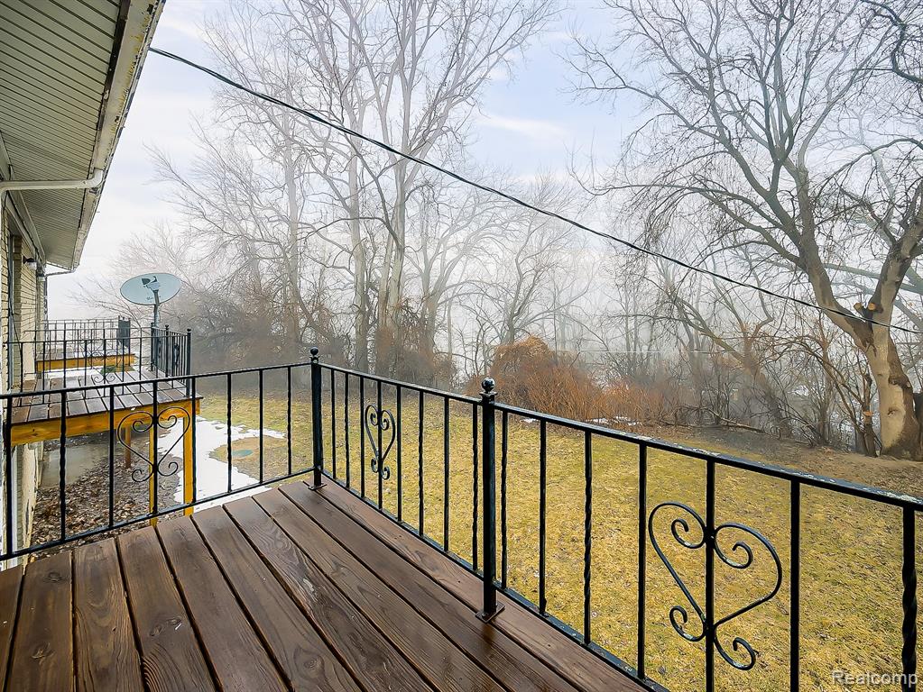 151 Huronview Court, White Lake, MI — Photo 16