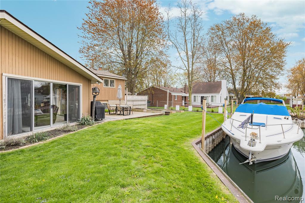 38027 Mallast Street, Harrison Township, MI — Photo 43