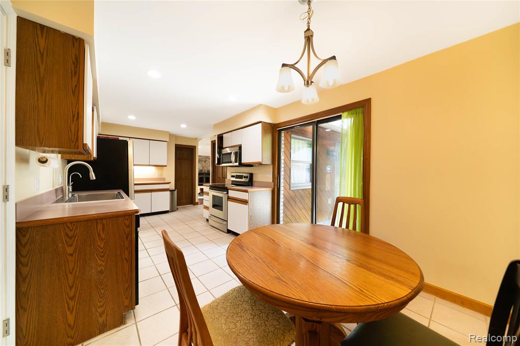 7806 Circle Boulevard, West Bloomfield, MI 48323 — Photo 31