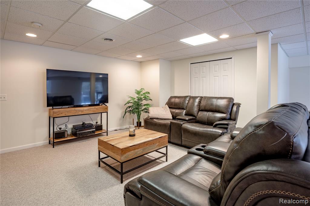 5500 Huntsman Drive, White Lake, MI 48383 — Photo 36