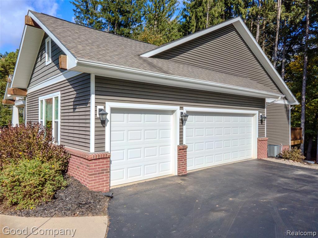 8726 Sunrise Mist Drive, Pinckney, MI 48169 — Photo 48