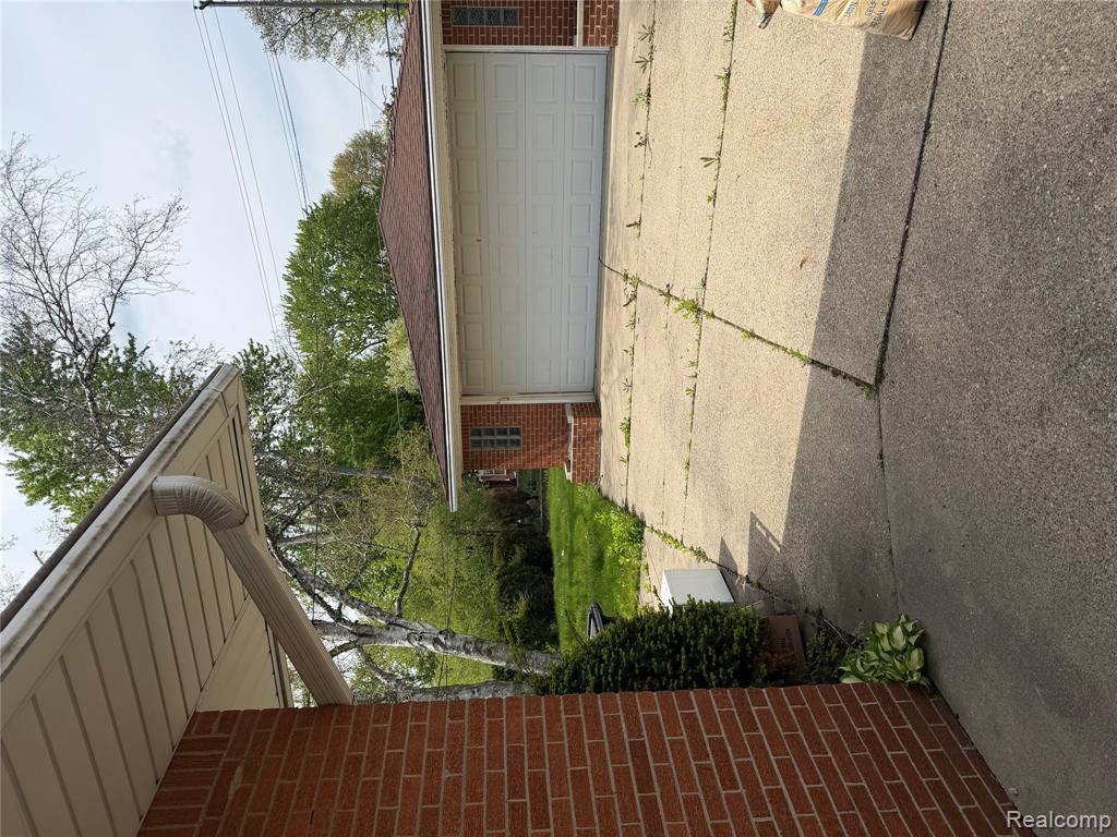 9001 Shannon Drive, Sterling Heights, MI 48314 — Photo 4
