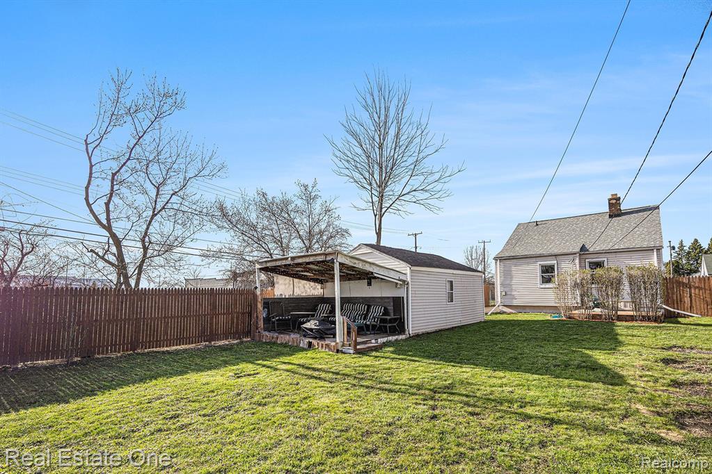 558 E TENNYSON Avenue, Pontiac, MI 48340 — Photo 16