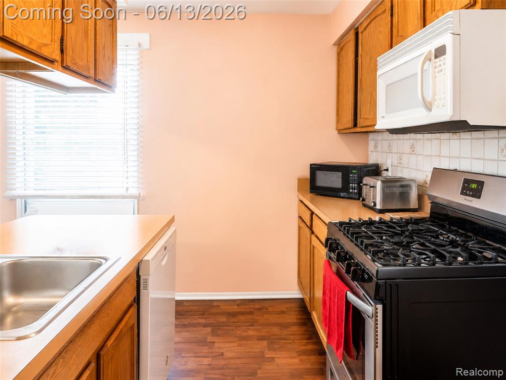 1442 Mariner Drive, Walled Lake, MI 48390 — Photo 16