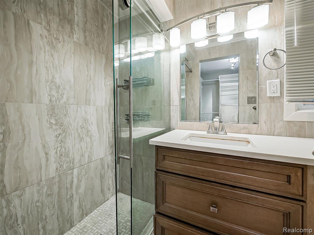 3730 Eastbourne Drive, Troy, MI 48084 — Photo 38