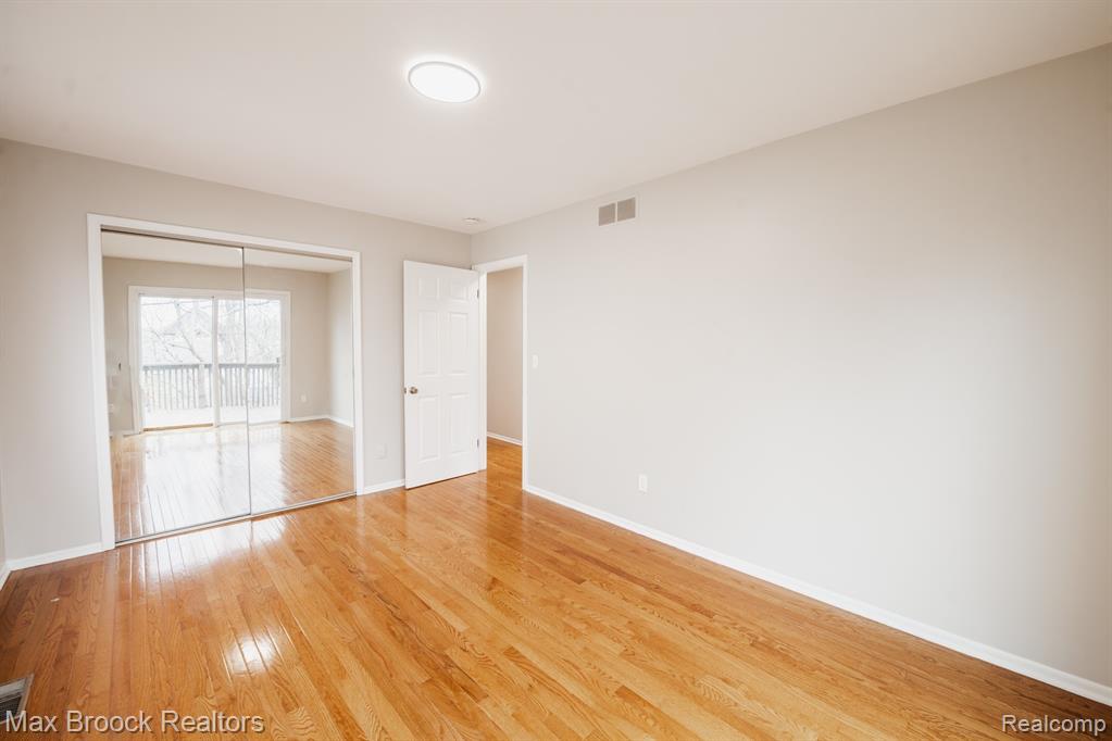 5528 SUNNYCREST Drive, West Bloomfield, MI 48323 — Photo 16