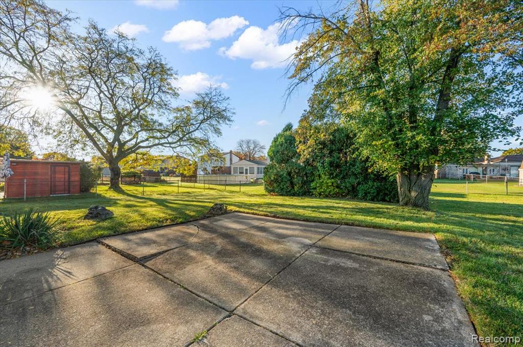 40649 Rinaldi Drive, Sterling Heights, MI 48313 — Photo 45