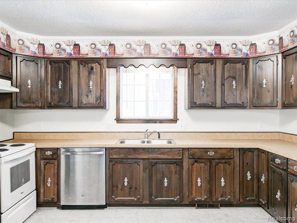 4445 W WATER Street, Port Huron, MI 48060 — Photo 11