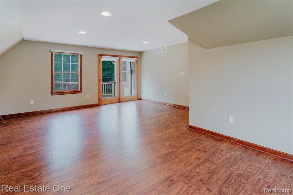 454 Lesdale Drive, Troy, MI 48085 — Photo 35