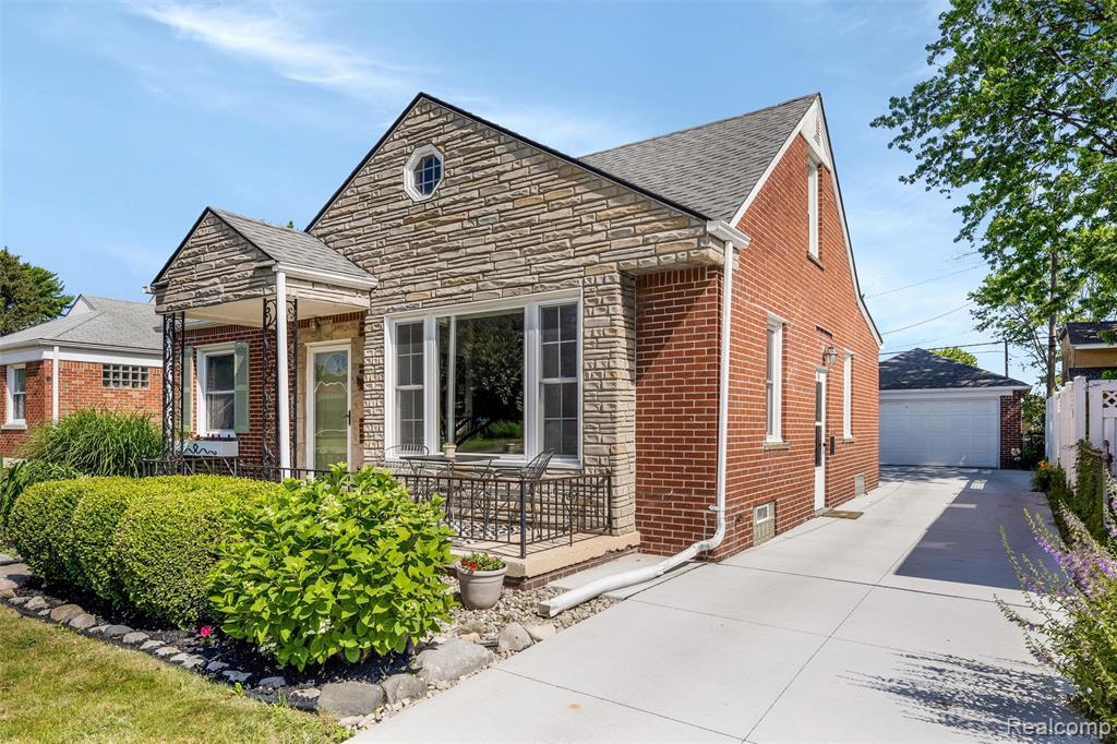 8123 McKinley, Center Line, MI 48015 — Photo 2