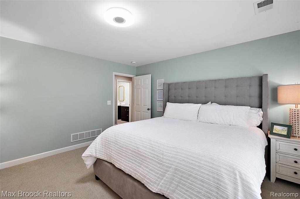 692 Bennington Drive, Bloomfield Hills, MI 48304 — Photo 26