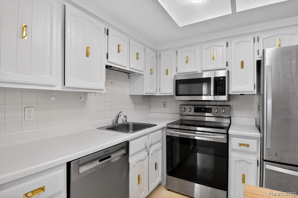 19555 Dartmouth Place, Northville, MI 48167 — Photo 14
