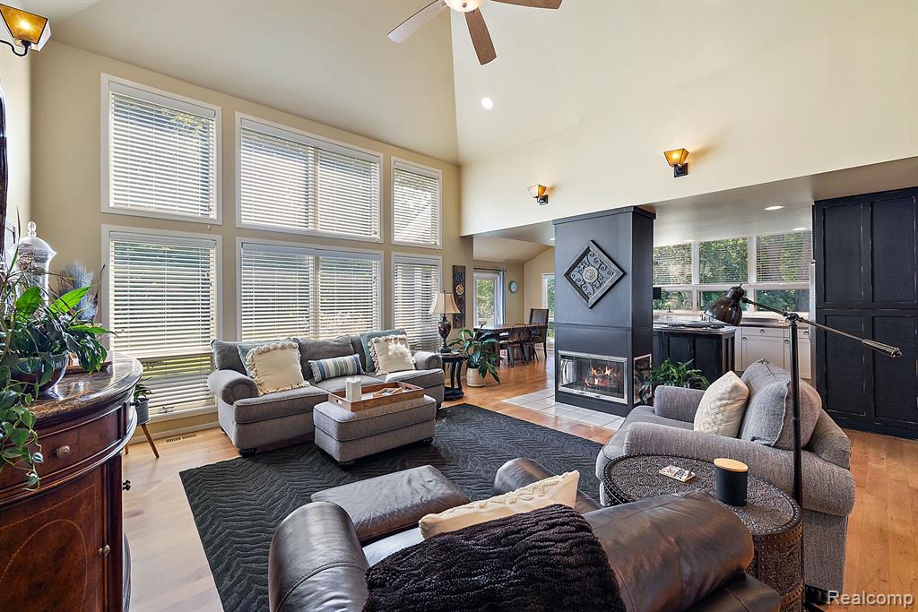 733 LONGFORD Drive, Rochester Hills, MI 48309 — Photo 15