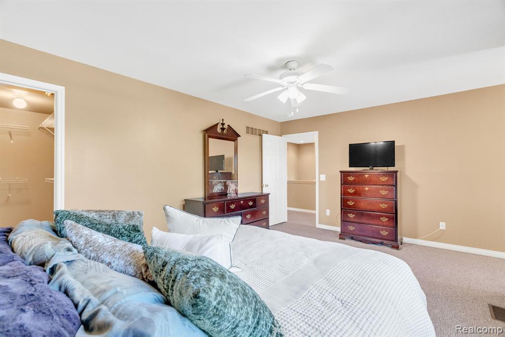 42682 Park Cresent Drive, Sterling Heights, MI 48313 — Photo 28