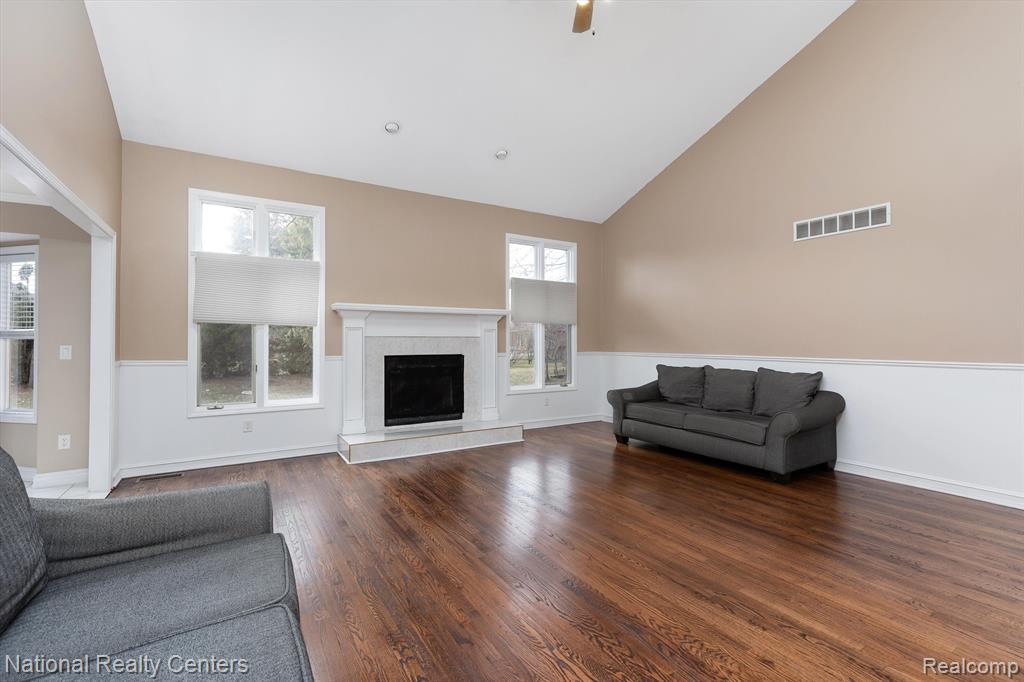 51569 PINEWOOD Drive, Macomb, MI 48042 — Photo 12