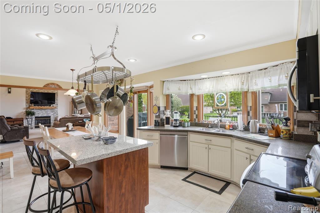 14428 Glen Eagle Court, Shelby Twp, MI 48315 — Photo 18
