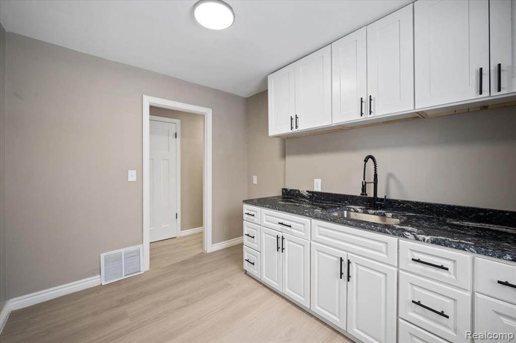 7610 Vaughan, Detroit, MI 48228 — Photo 15