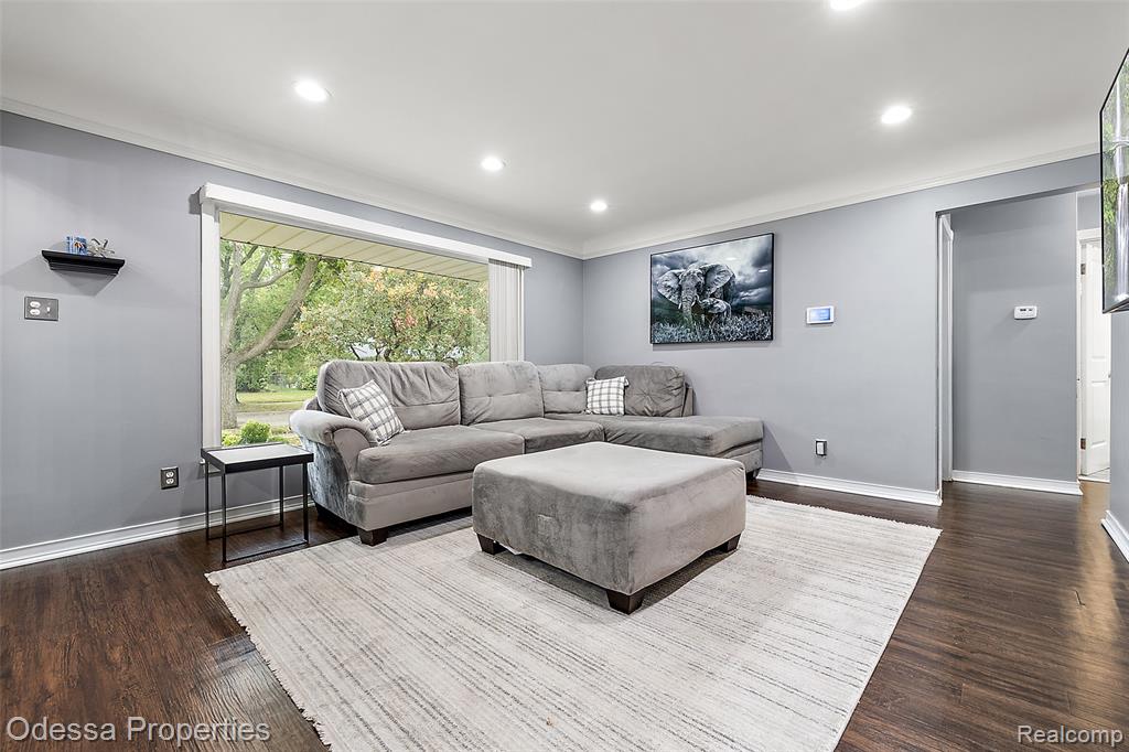 8641 Whitefield Street, Dearborn Heights, MI 48127 — Photo 5