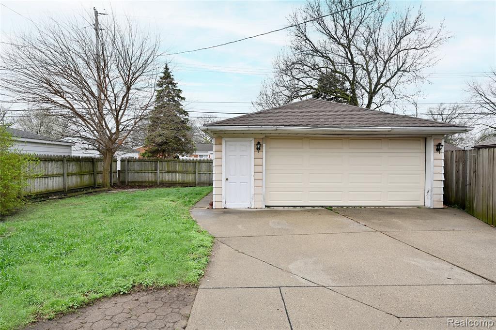 27807 Delton Street, Madison Heights, MI 48071 — Photo 28
