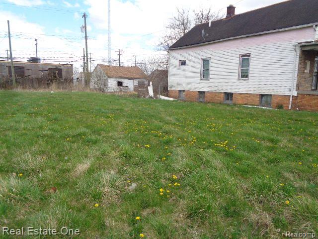 11676 SAINT LOUIS Street, Hamtramck, MI 48212 — Photo 5