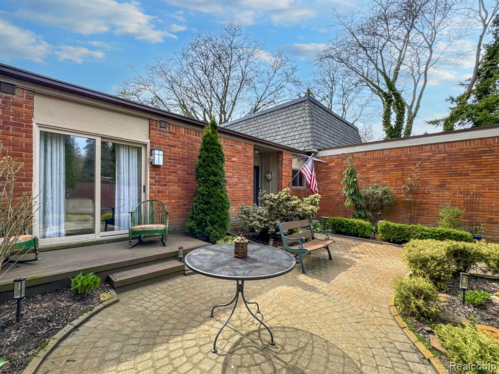 1049 STRATFORD Lane, Bloomfield Hills, MI 48304 — Photo 7