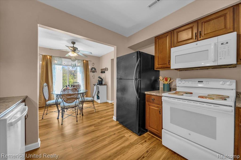 505 W HIGHLAND Road, C13, Howell, MI 48843 — Photo 8