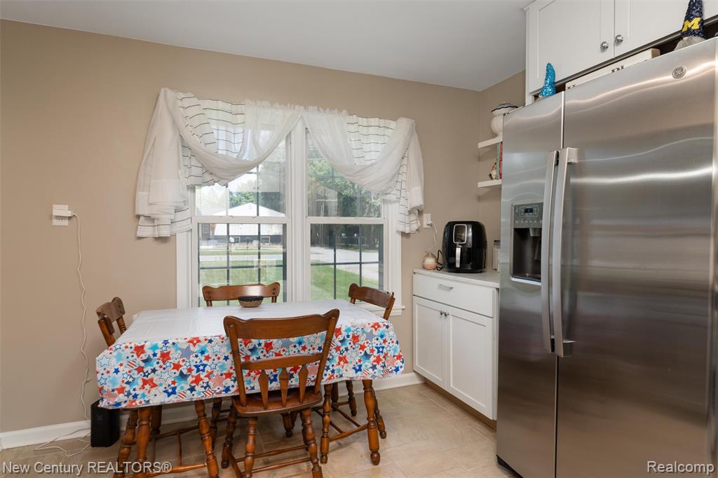 5763 Graves Street, Waterford, MI 48327 — Photo 7