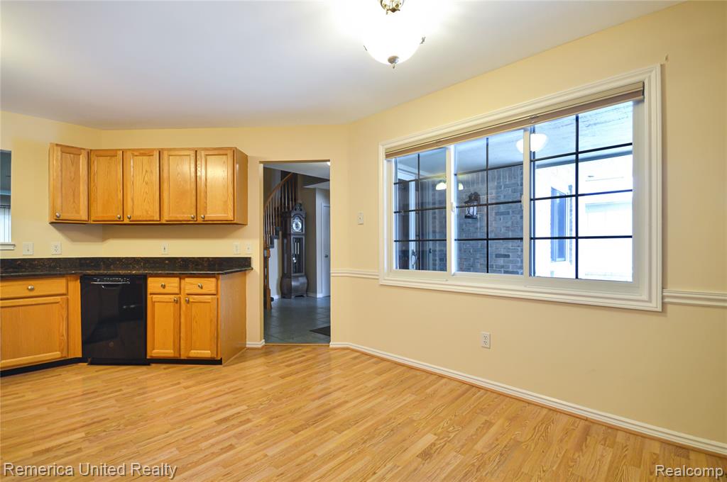 746 Red Maple Lane, Wixom, MI 48393 — Photo 9