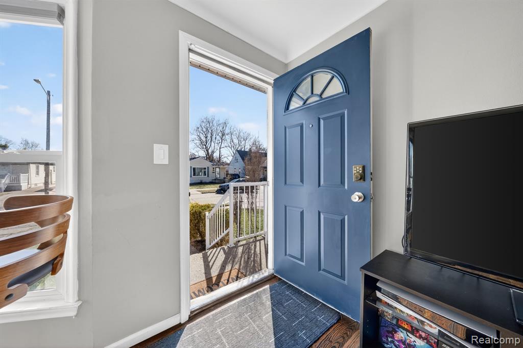 438 W Brockton Avenue, Madison Heights, MI 48071 — Photo 7