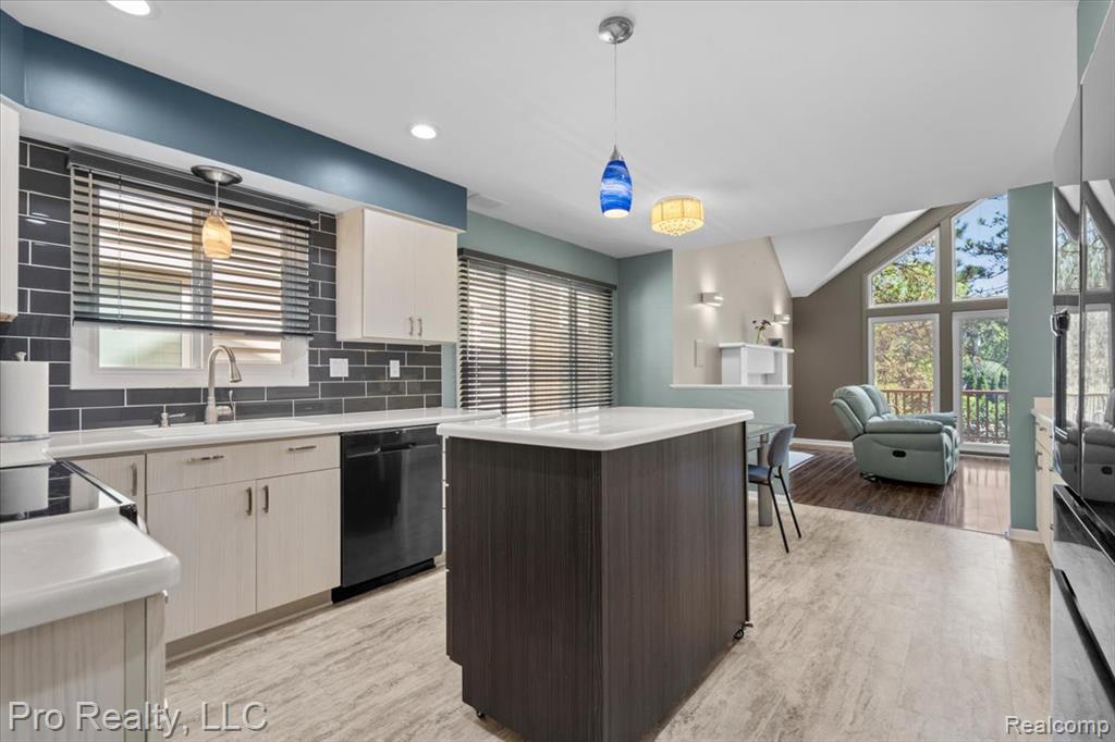 45317 Stonehedge Drive, Plymouth, MI 48170 — Photo 16