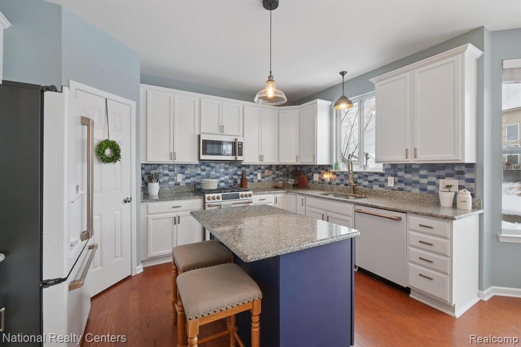 27316 Victoria Road, Novi, MI — Photo 16