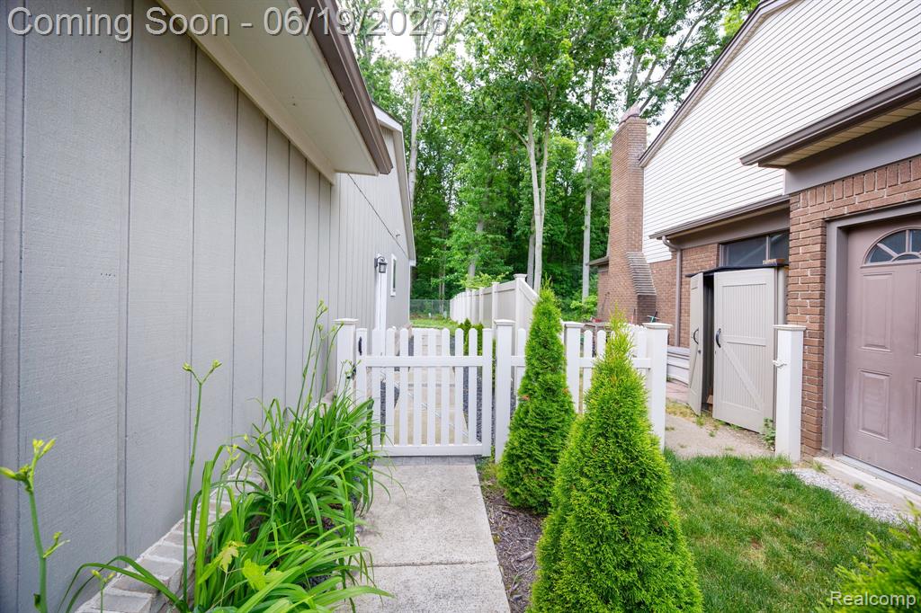 17680 Fox Glen Drive, Riverview, MI 48193 — Photo 7