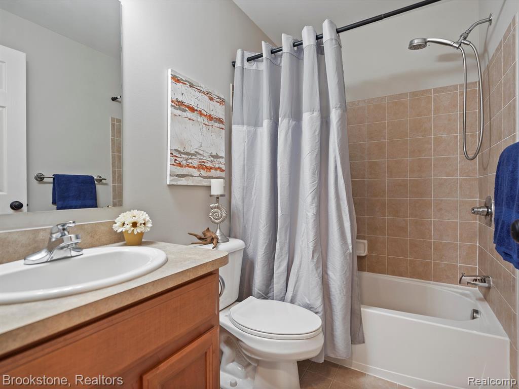 30101 Chantel Drive, Walled Lake, MI 48390 — Photo 12