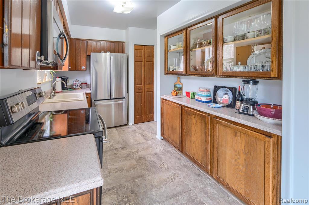 9370 Vienna Road, Otisville, MI 48463 — Photo 12