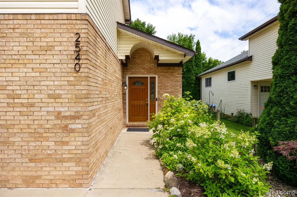 2540 SOUTHLAWN Street, Ypsilanti, MI 48197 — Photo 32