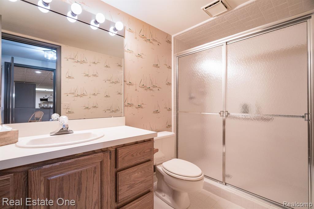 4794 RIVERS EDGE Drive, Troy, MI 48098 — Photo 46