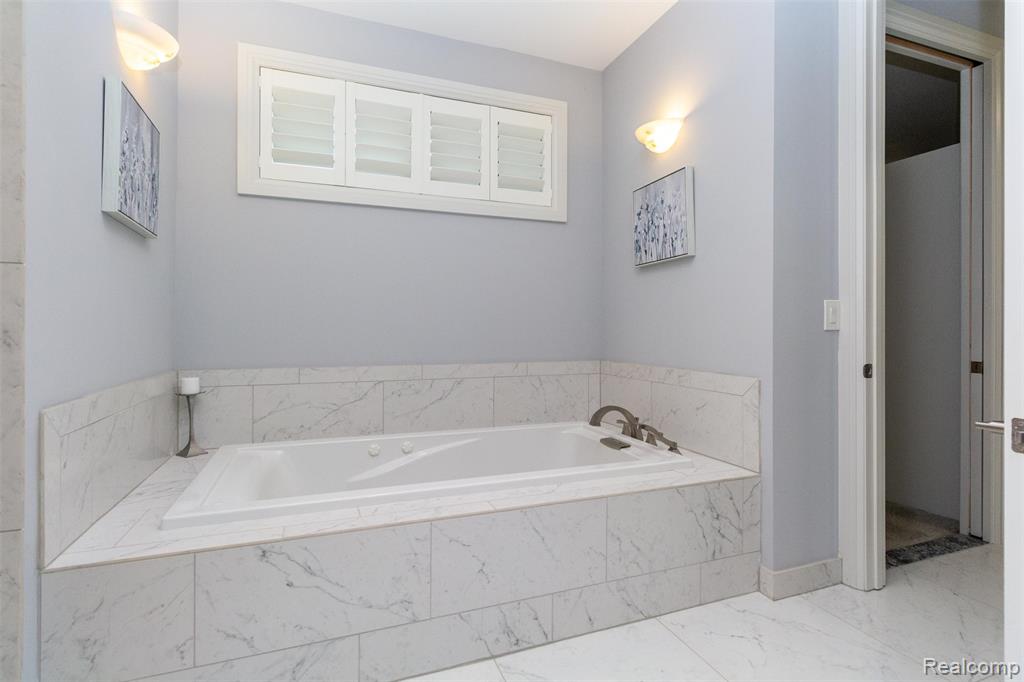 302 Tanview Drive, Oxford, MI, 48371