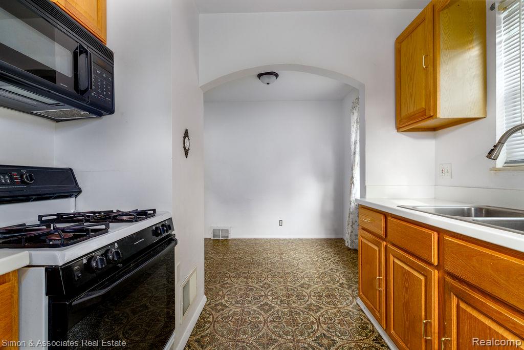 6109 Barrie Street, Dearborn, MI 48126 — Photo 16