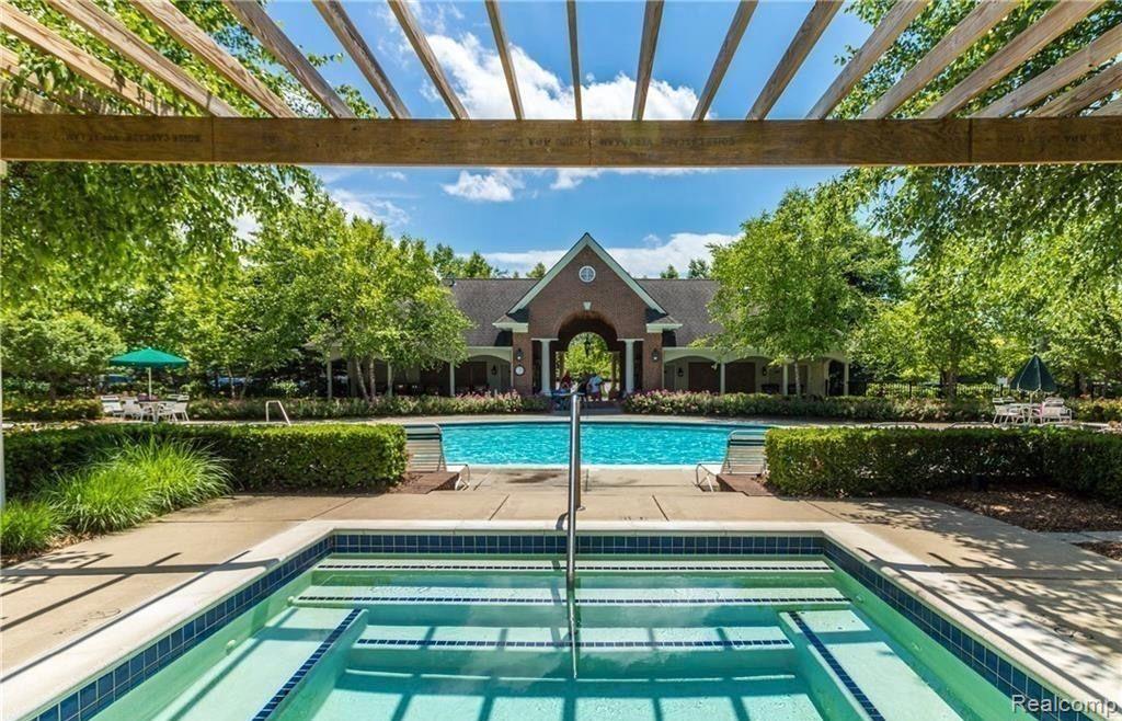 21208 CHESAPEAKE Circle, Walled Lake, MI 48390 — Photo 2