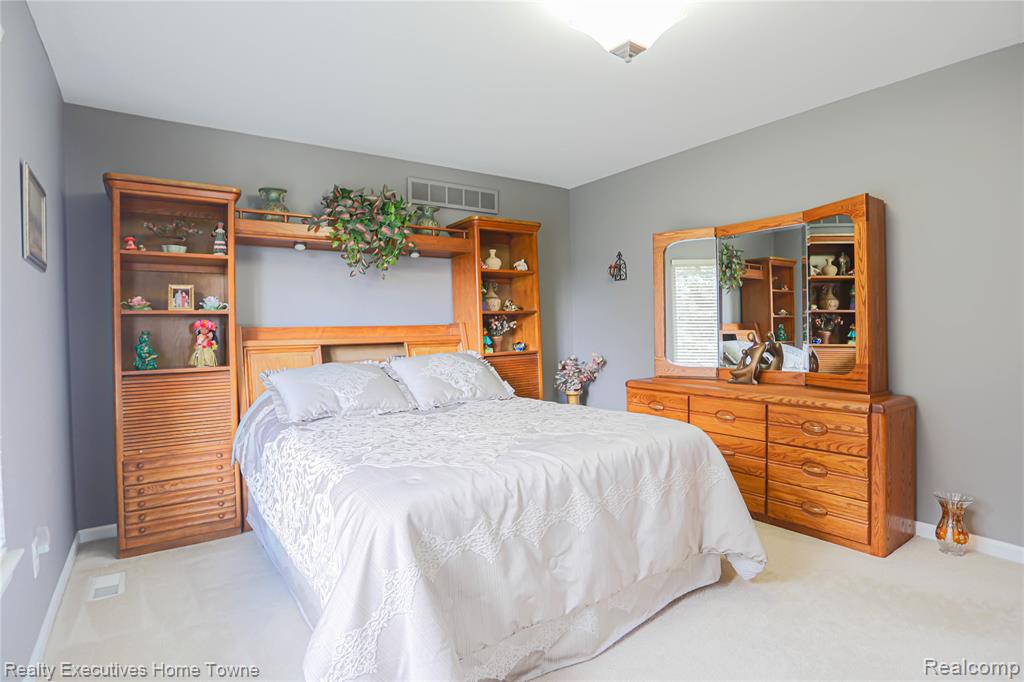 50315 Alden Drive, Macomb, MI 48044 — Photo 37