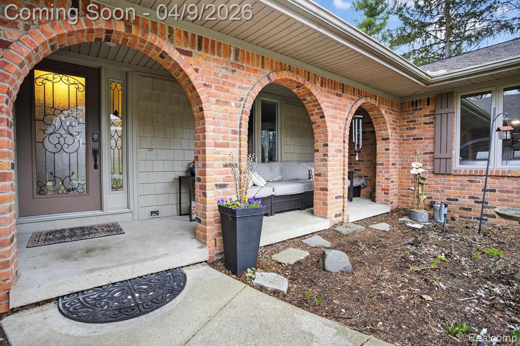 341 Ridgewood Road, Rochester, MI 48306 — Photo 8