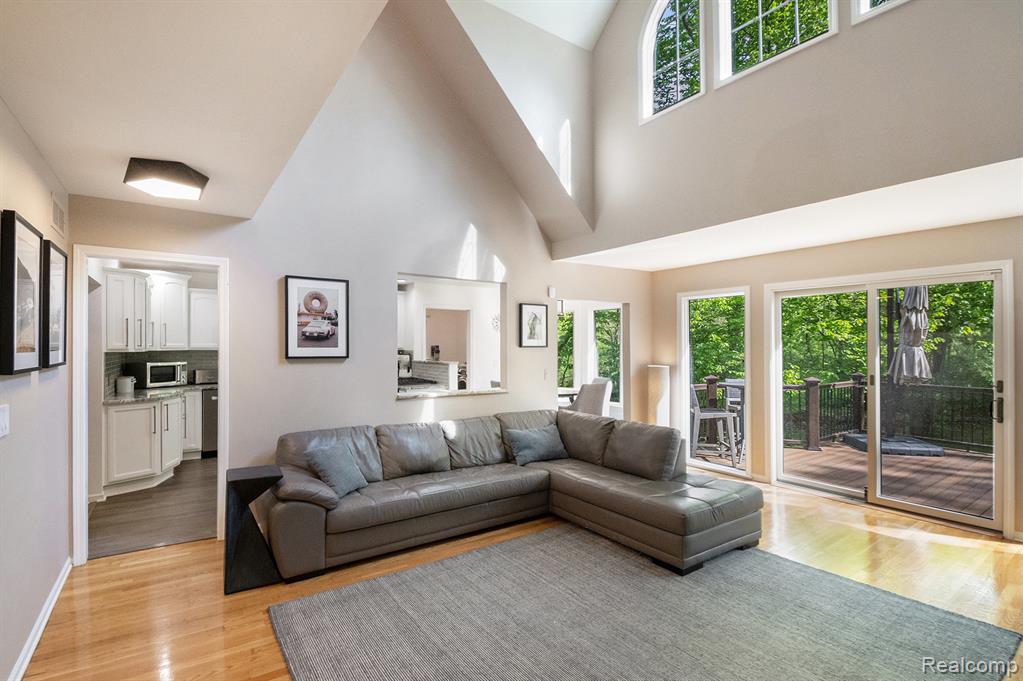 8315 Woodland Circle, Goodrich Vlg, MI — Photo 6