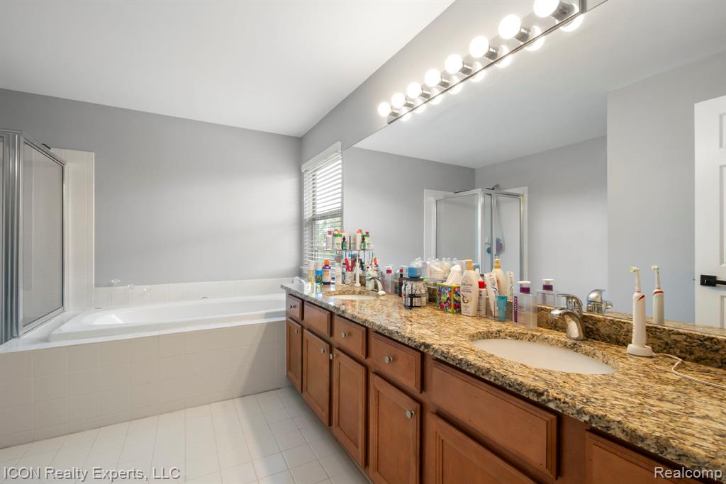 884 Grandview Drive, Commerce Twp, MI 48390 — Photo 28