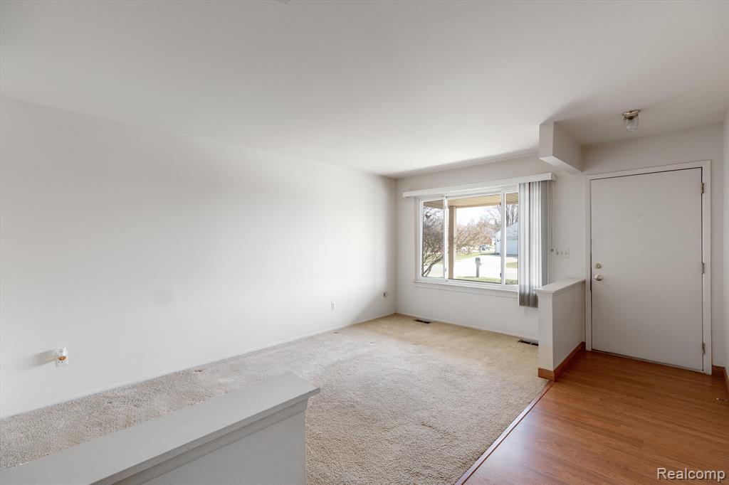 8625 BROUGHAM Drive, Sterling Heights, MI 48312 — Photo 3