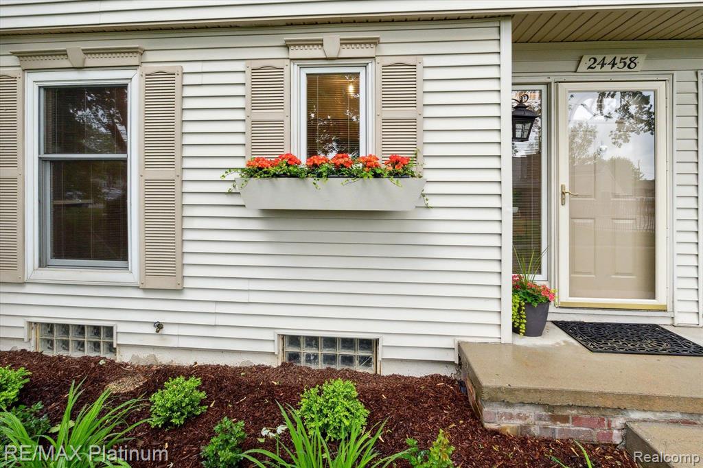 24458 BASHIAN Drive, Novi, MI — Photo 5