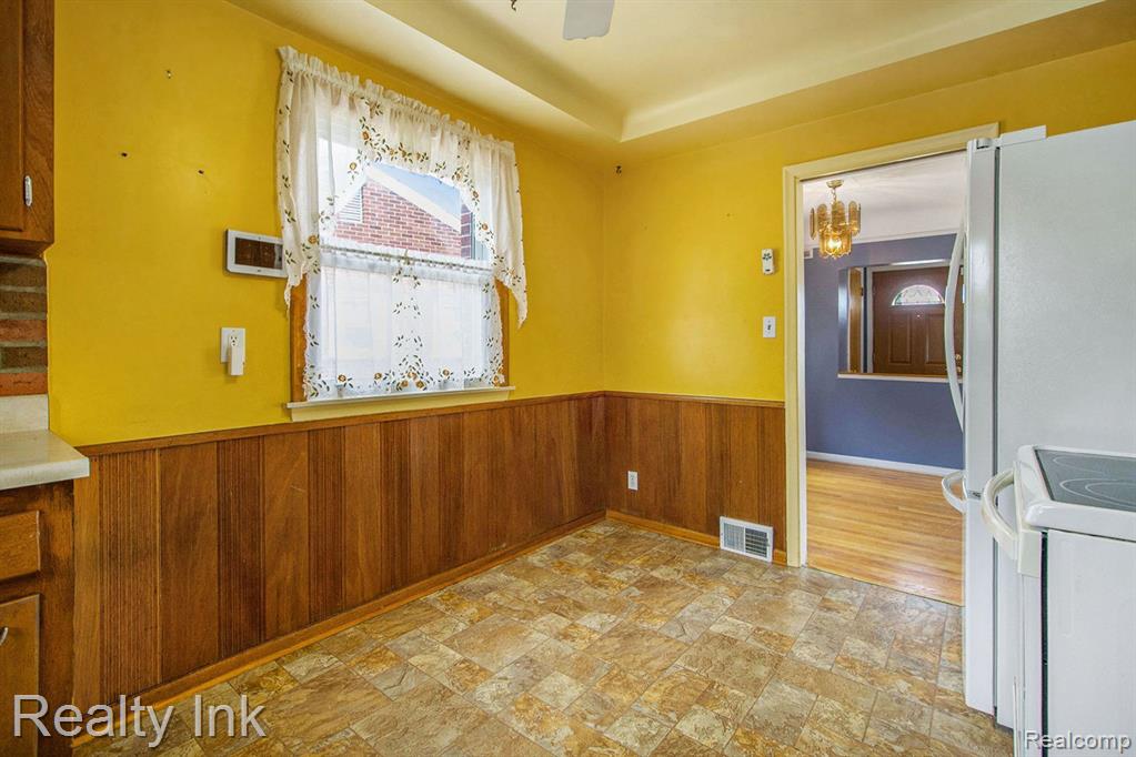6647 SHARON Street, Garden City, MI — Photo 8