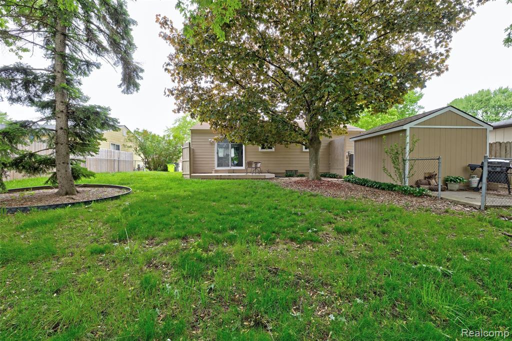 42428 Greenbrier Lane, Clinton Twp, MI 48038 — Photo 49