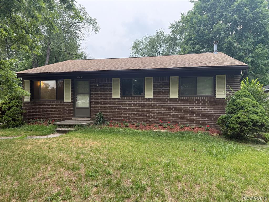 37651 Amrhein Road, Livonia, MI 48150